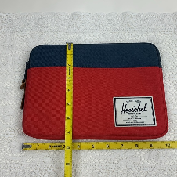 Herschel Zippered Pouch bag Tablet cover Red Blue Zip close Padded - Picture 10 of 11